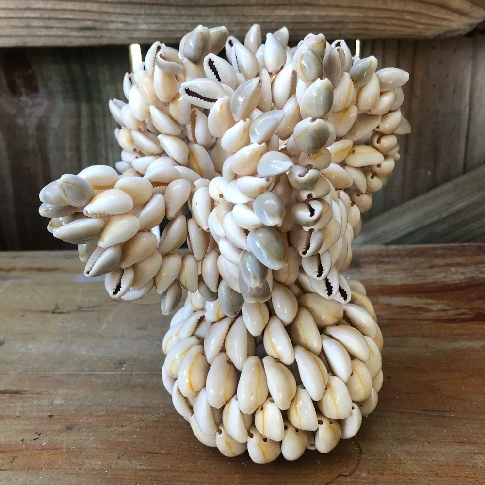 Vintage Mid Century Handmade Sea Shell Art Cowrie Shell Ruffled Edge 7" Vase - Picture 2 of 7